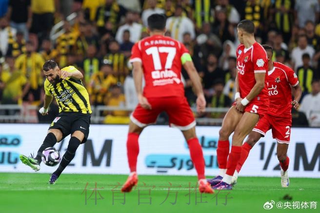 本泽马更推:为胜利感到高兴 在主场又一次赢球 本泽马更推:为胜利感到高兴 在主场又一次赢球